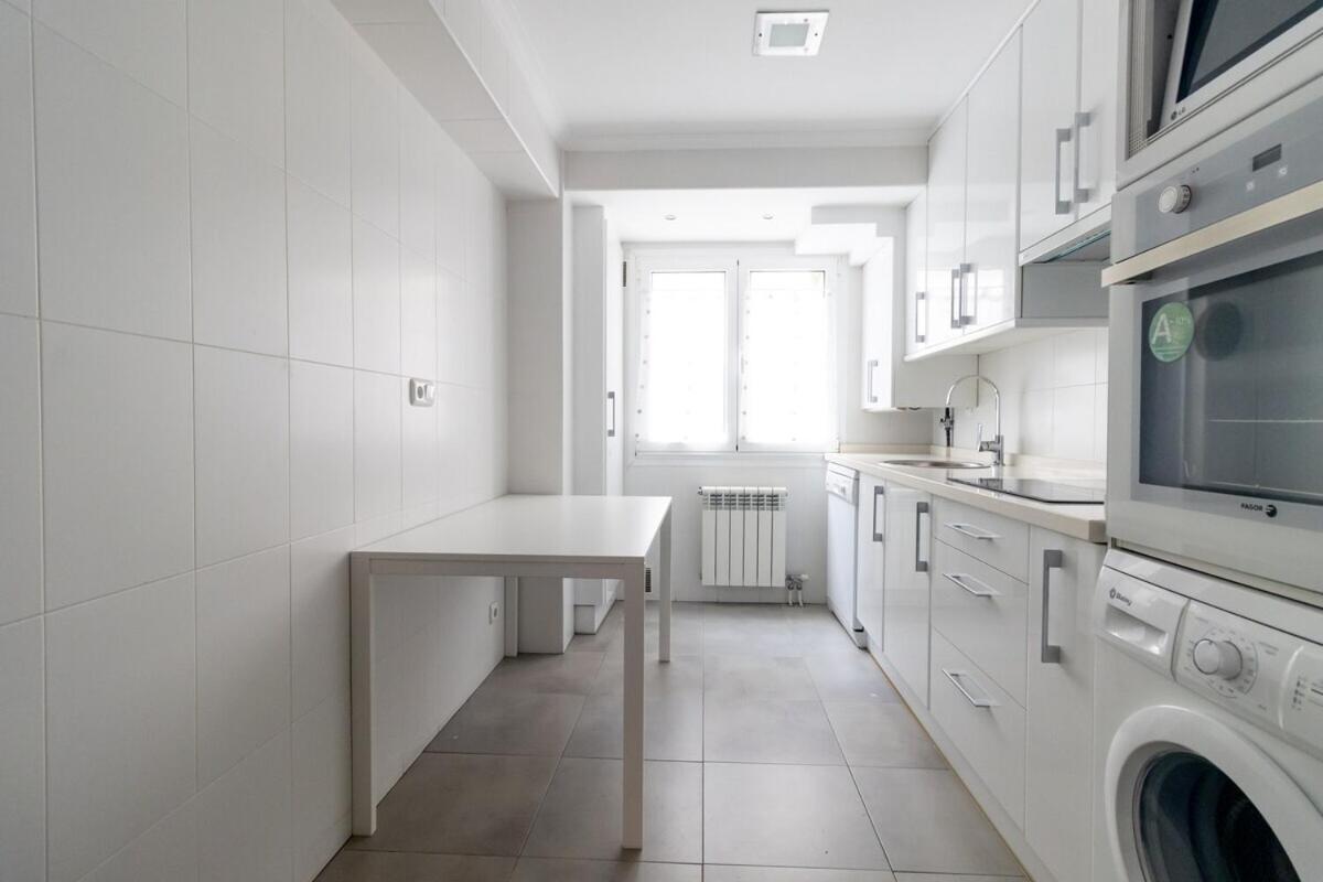 Apartamento Centro Gijon Con Parking Lägenhet Exteriör bild
